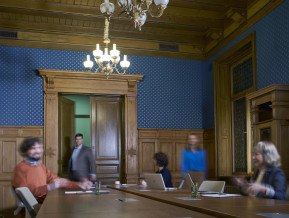 Ilustratīvas attēls no Latvijas Bankas sanāksmju zāles