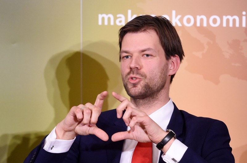 2016. gada 12. decembrī Latvijas Banka rīkoja Ekspertu sarunu "Zemo procentu likmju laikmets – vai esam izmantojuši iespējas?"