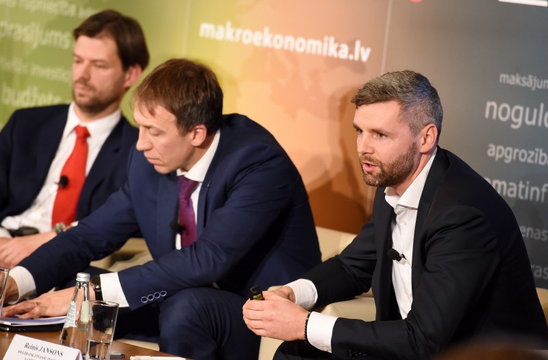 2016. gada 12. decembrī Latvijas Banka rīkoja Ekspertu sarunu "Zemo procentu likmju laikmets – vai esam izmantojuši iespējas?"