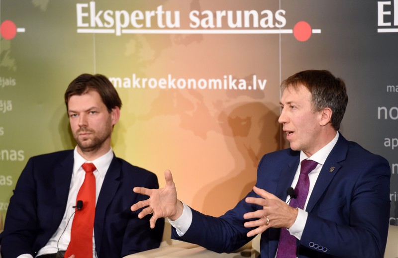 2016. gada 12. decembrī Latvijas Banka rīkoja Ekspertu sarunu "Zemo procentu likmju laikmets – vai esam izmantojuši iespējas?"