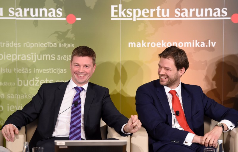 2016. gada 12. decembrī Latvijas Banka rīkoja Ekspertu sarunu "Zemo procentu likmju laikmets – vai esam izmantojuši iespējas?" 