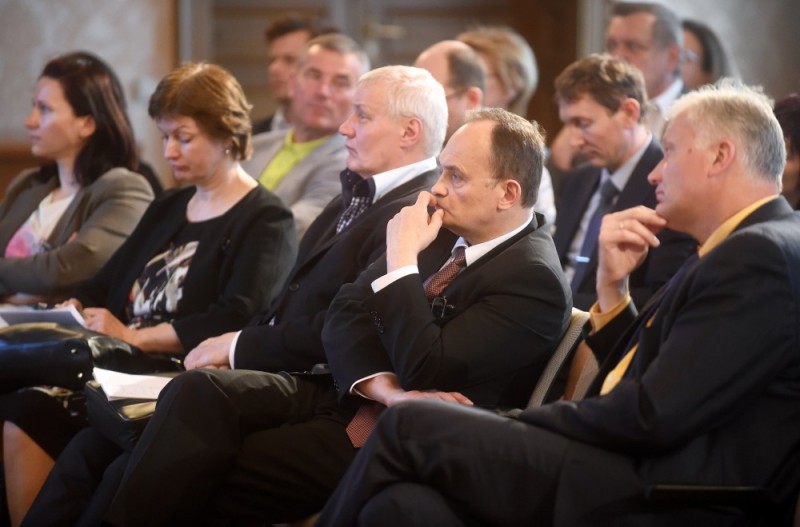 Ekspertu saruna "Vai Latvija beidzot ieviesīs stabilitāti nodokļu sistēmā?"