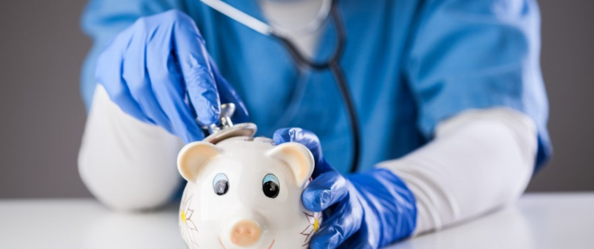 False dilemma – public health or economic crisis 