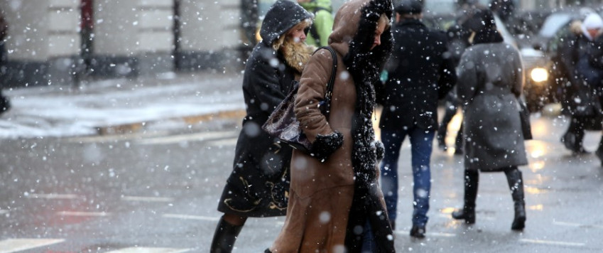 Iedzīvotāji Rīgas ielās ziemā