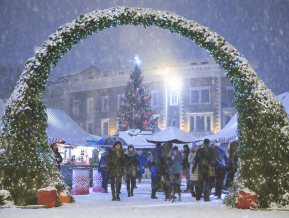Ilustratatīvs attēls: Ziemassvētku tirdziņš Doma laukumā Rīgā